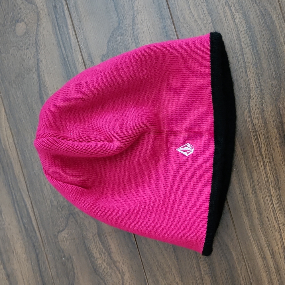 NWT Volcom Top Rocker Reversible Beanie toque - Picture 2 of 4